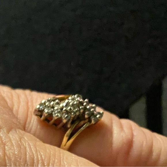 Elegant Understated Diamond Ring - Picture 3 of 6